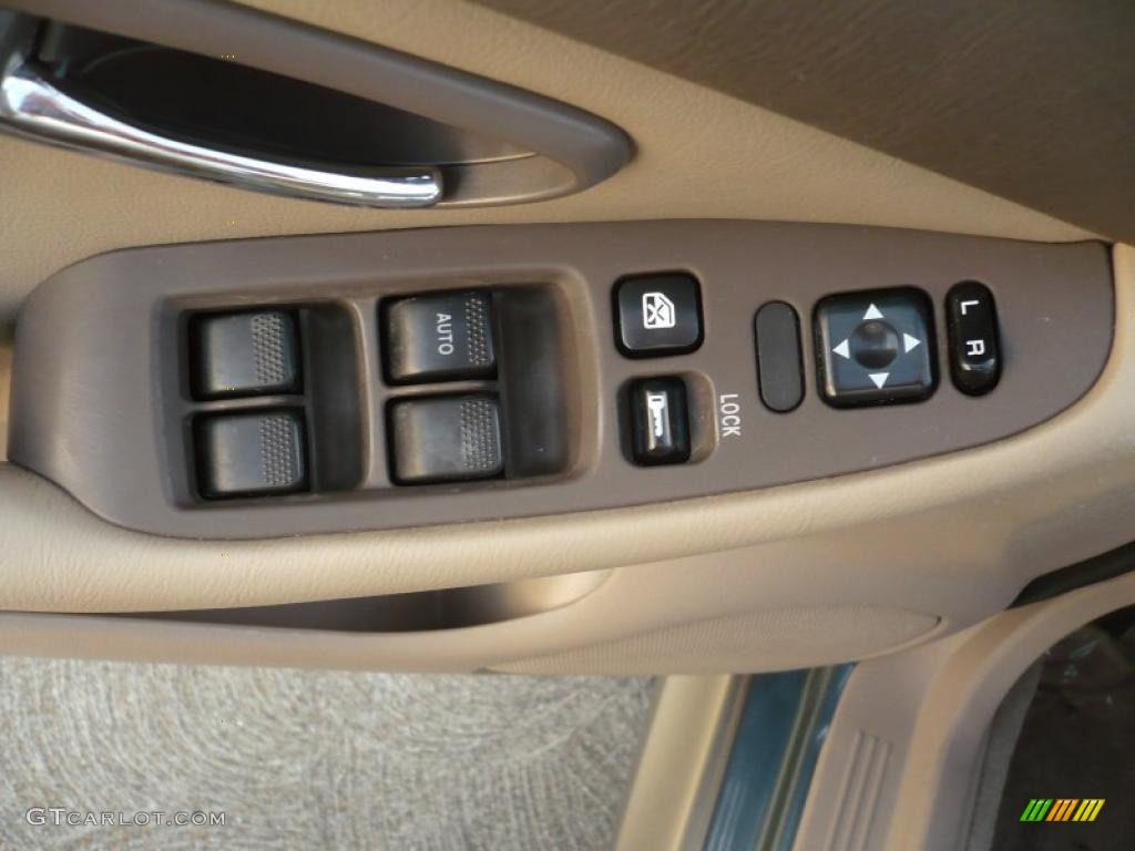 2000 Subaru Outback Wagon Controls Photo #46181475