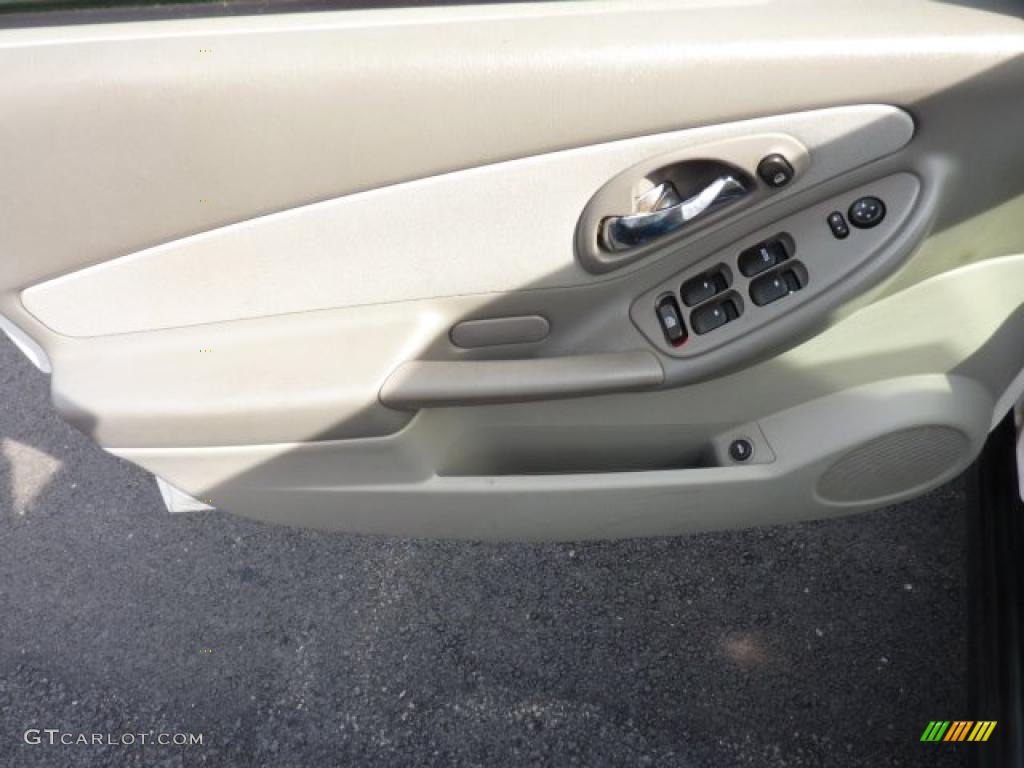 2005 Malibu LS V6 Sedan - White / Gray photo #11
