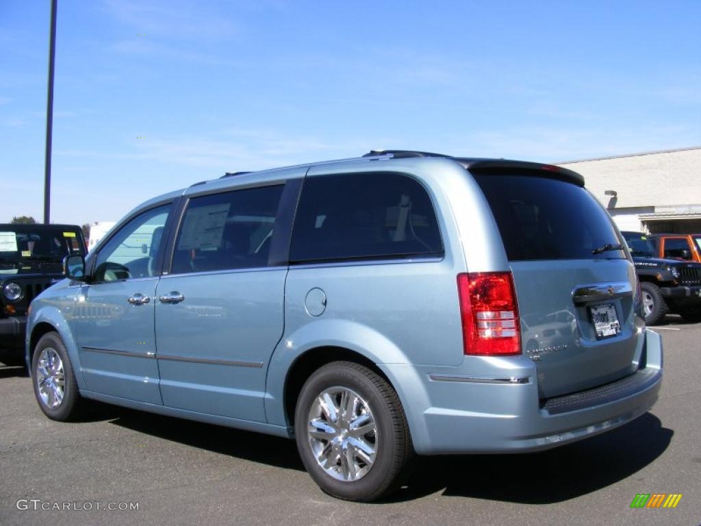 2010 Town & Country Limited - Clearwater Blue Pearl / Medium Slate Gray/Light Shale photo #4