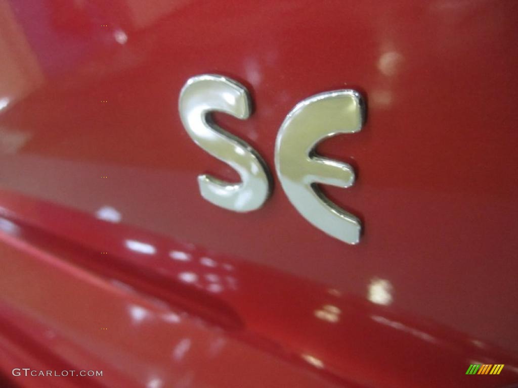 2000 Focus SE Sedan - Sangria Red Metallic / Medium Graphite photo #14