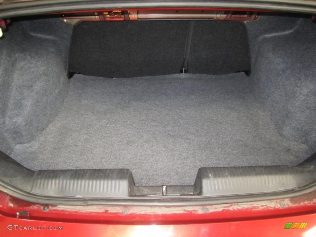 2000 Ford Focus SE Sedan Trunk Photo #46189330