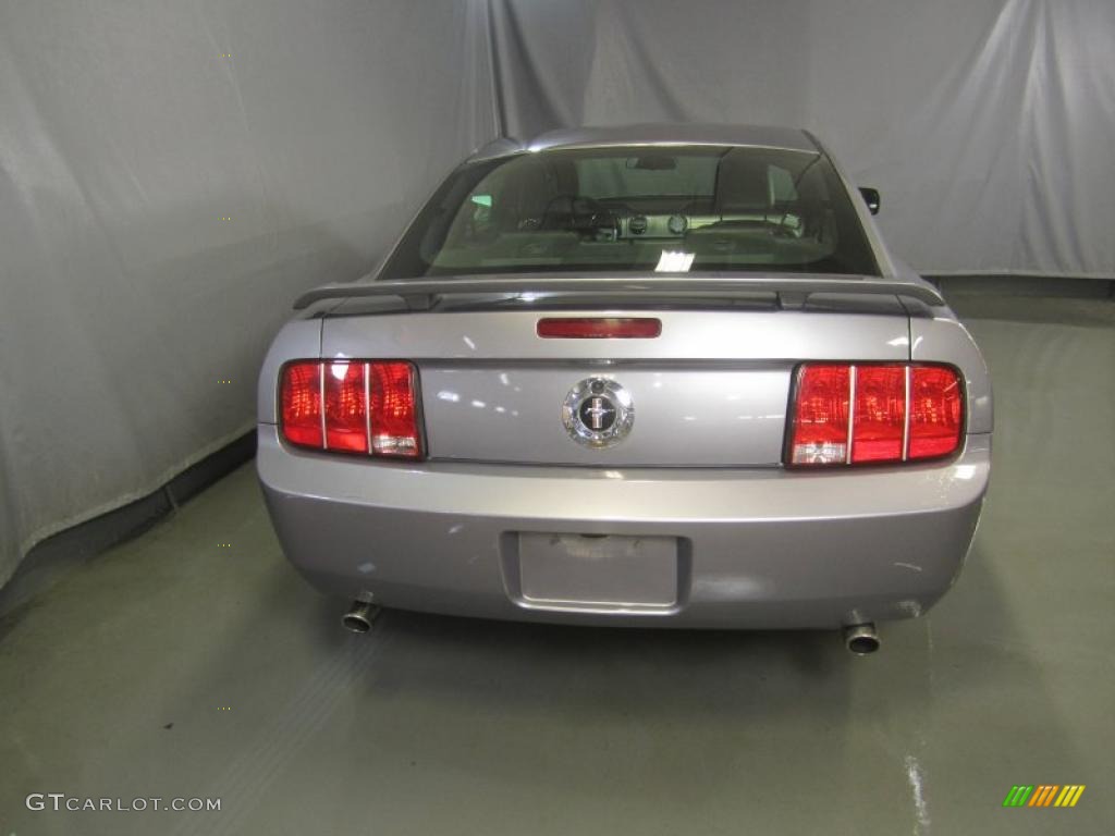 2006 Mustang V6 Premium Coupe - Tungsten Grey Metallic / Dark Charcoal photo #11