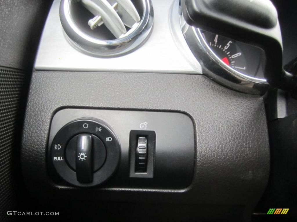 2006 Mustang V6 Premium Coupe - Tungsten Grey Metallic / Dark Charcoal photo #23