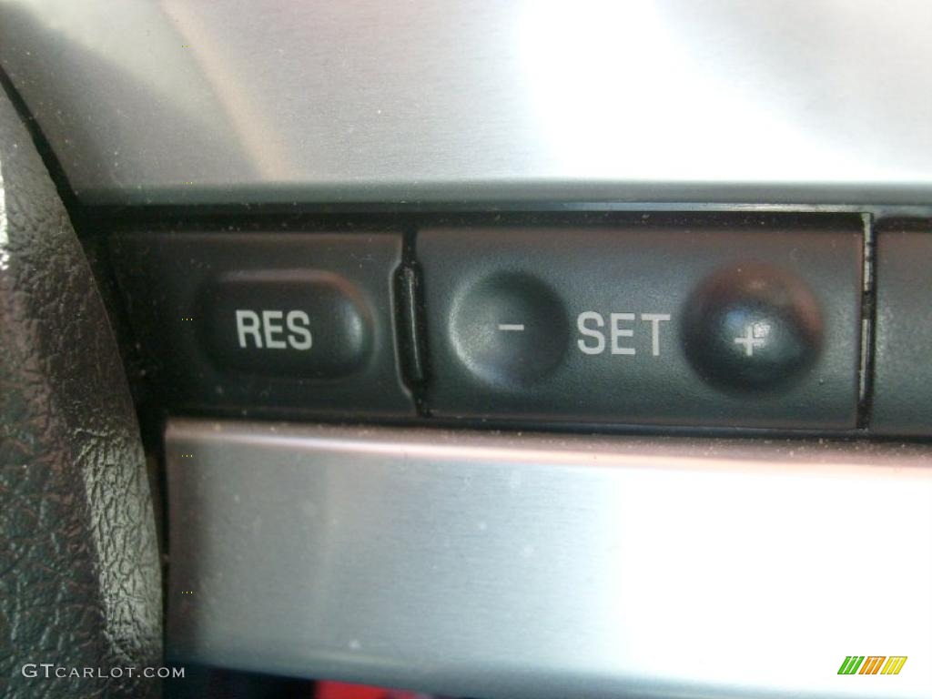 2007 Mustang V6 Deluxe Coupe - Satin Silver Metallic / Dark Charcoal photo #23