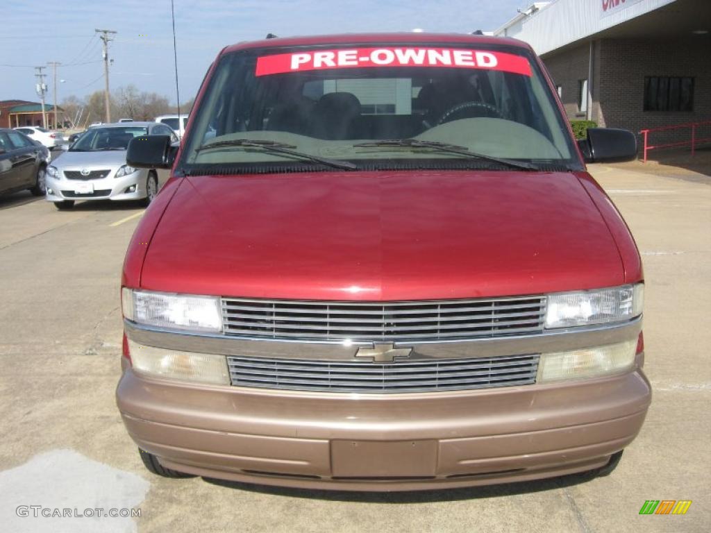 2001 Astro LS Passenger Van - Light Carmine Red Metallic / Neutral photo #2