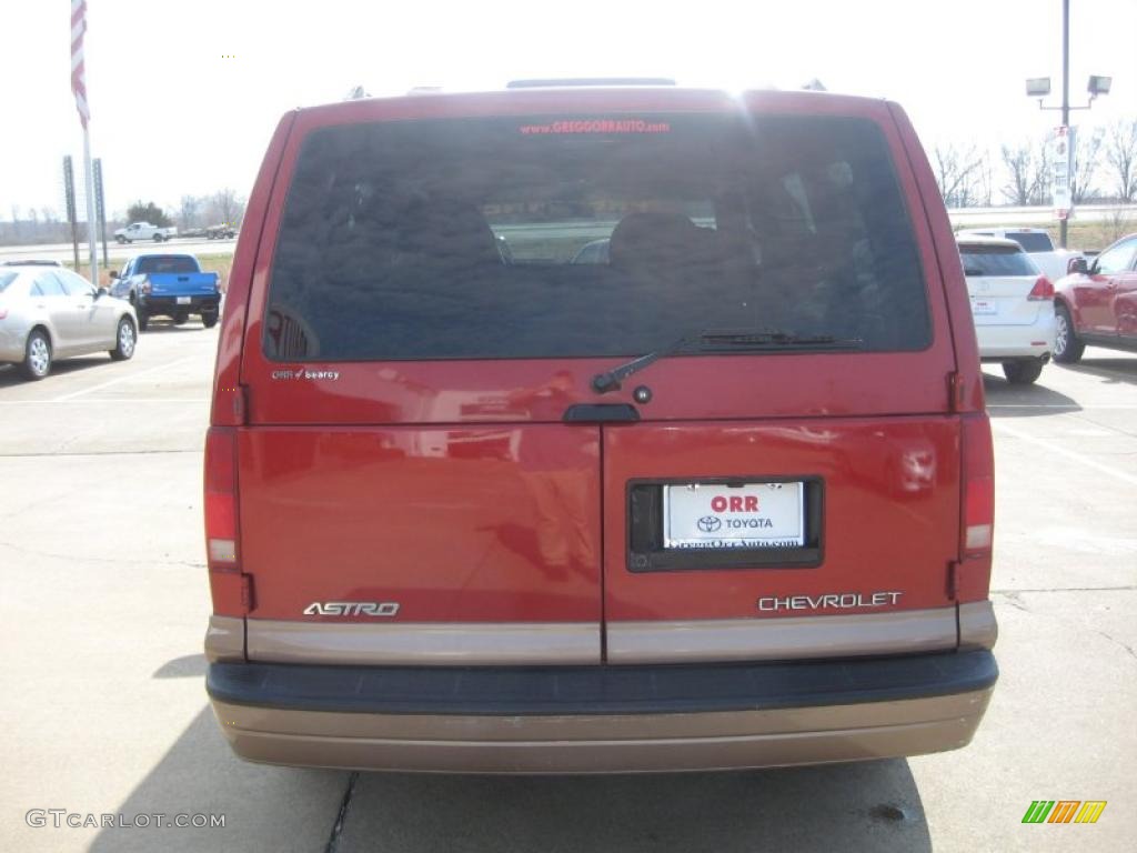 2001 Astro LS Passenger Van - Light Carmine Red Metallic / Neutral photo #6