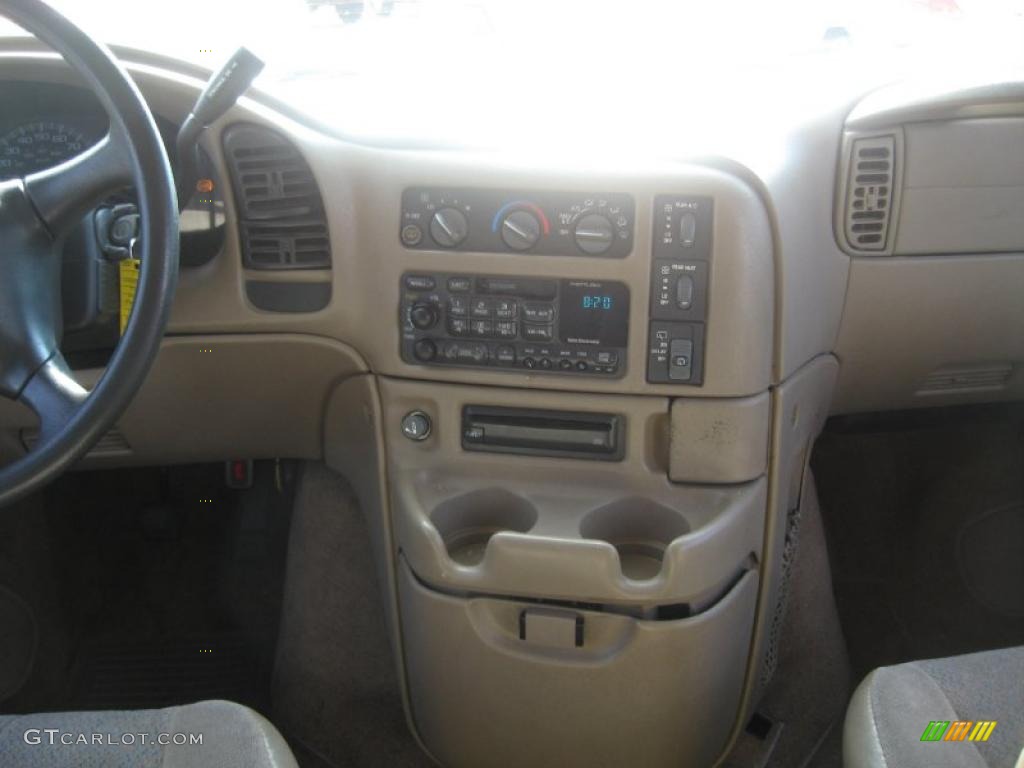 2001 Chevrolet Astro LS Passenger Van Controls Photo #46191350