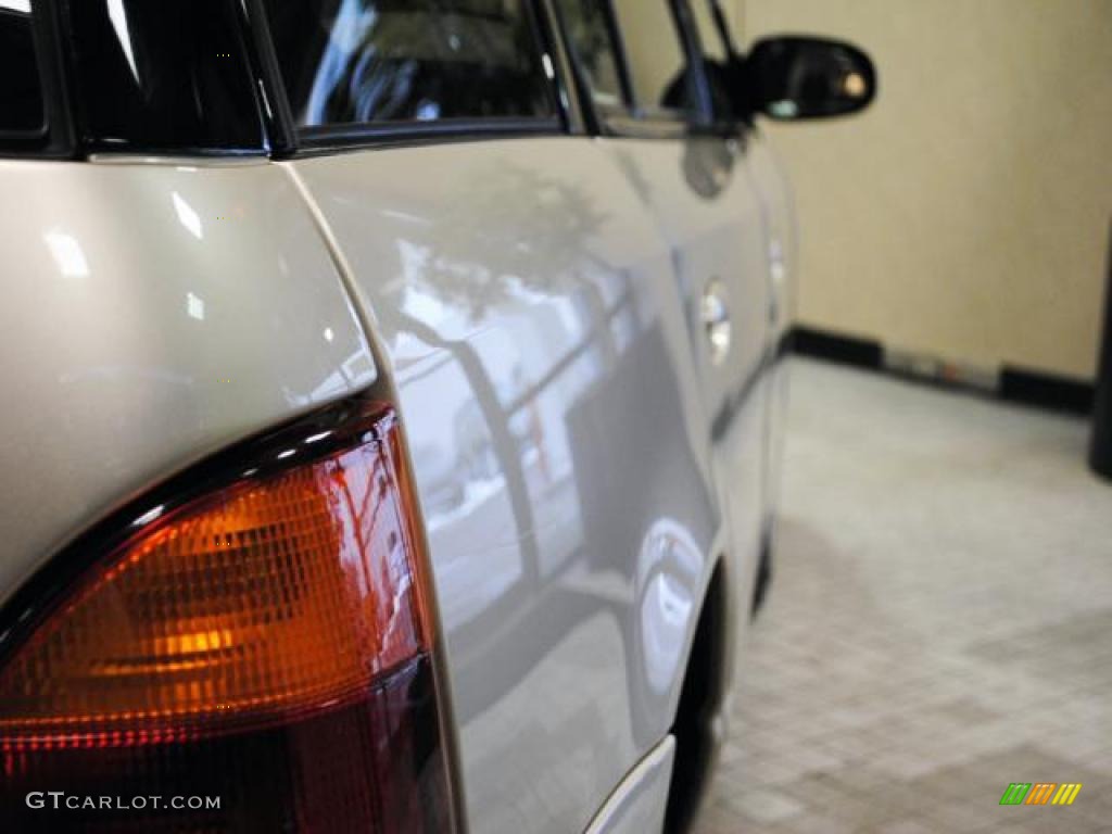 2000 S Series SW2 Wagon - Gold / Tan photo #9