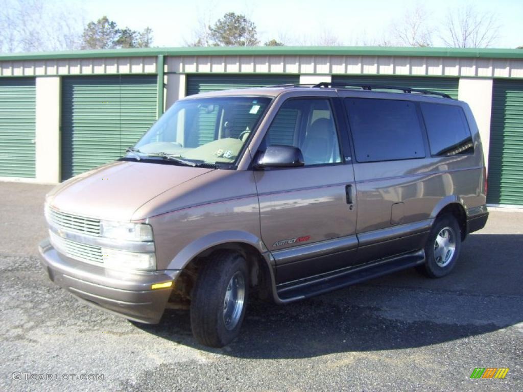 2000 Astro LS AWD Passenger Van - Light Autumnwood Metallic / Neutral photo #1