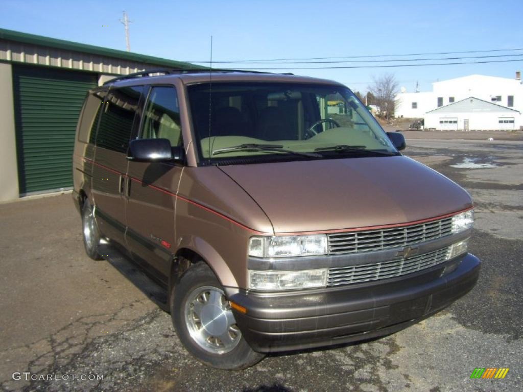 Light Autumnwood Metallic 2000 Chevrolet Astro LS AWD Passenger Van Exterior Photo #46193384