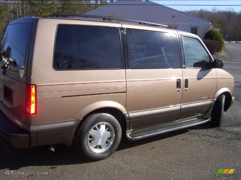 Light Autumnwood Metallic 2000 Chevrolet Astro LS AWD Passenger Van Exterior Photo #46193399