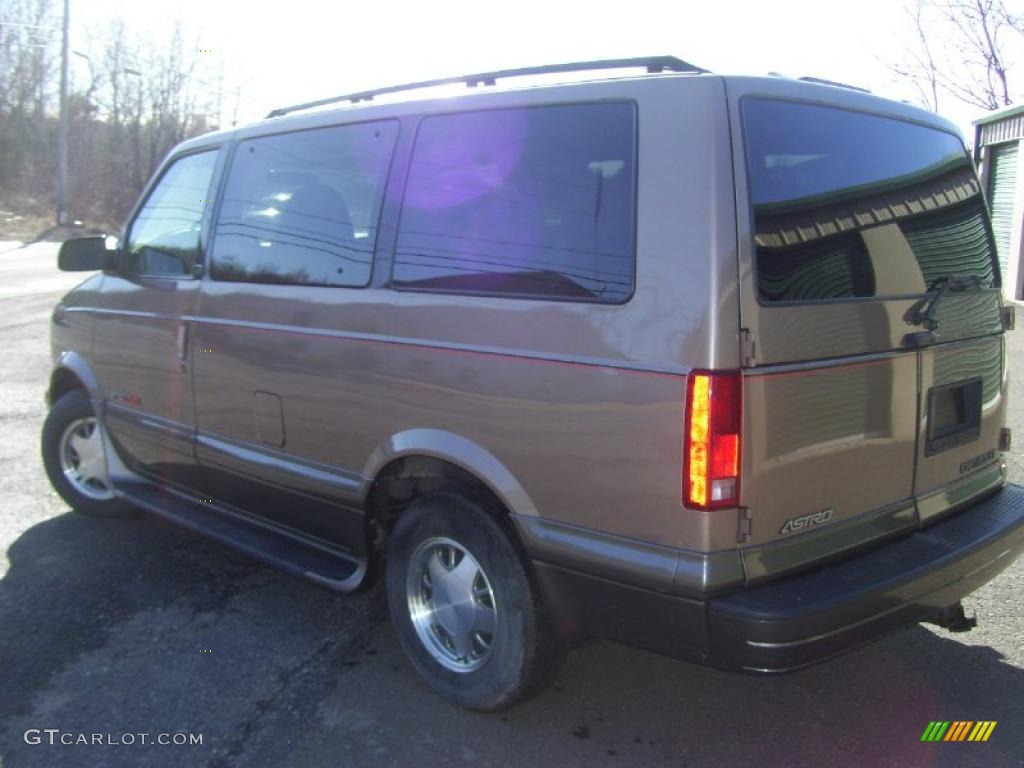 2000 Astro LS AWD Passenger Van - Light Autumnwood Metallic / Neutral photo #5