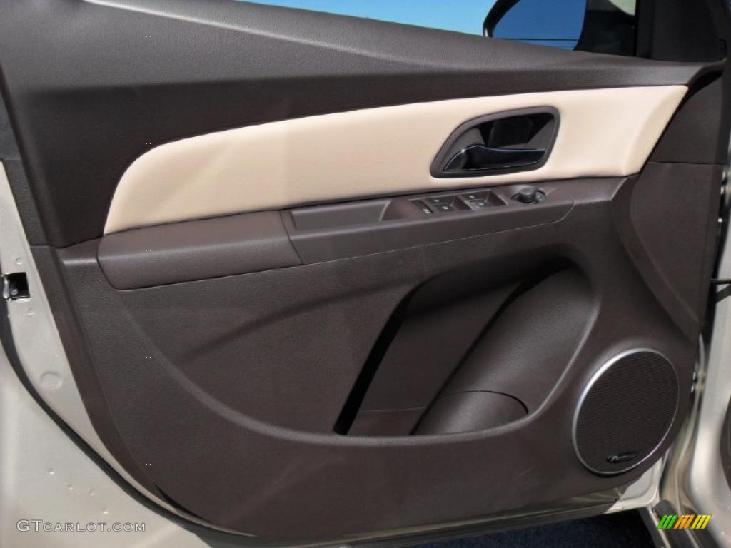 2011 Chevrolet Cruze LTZ Cocoa/Light Neutral Leather Door Panel Photo #46196078