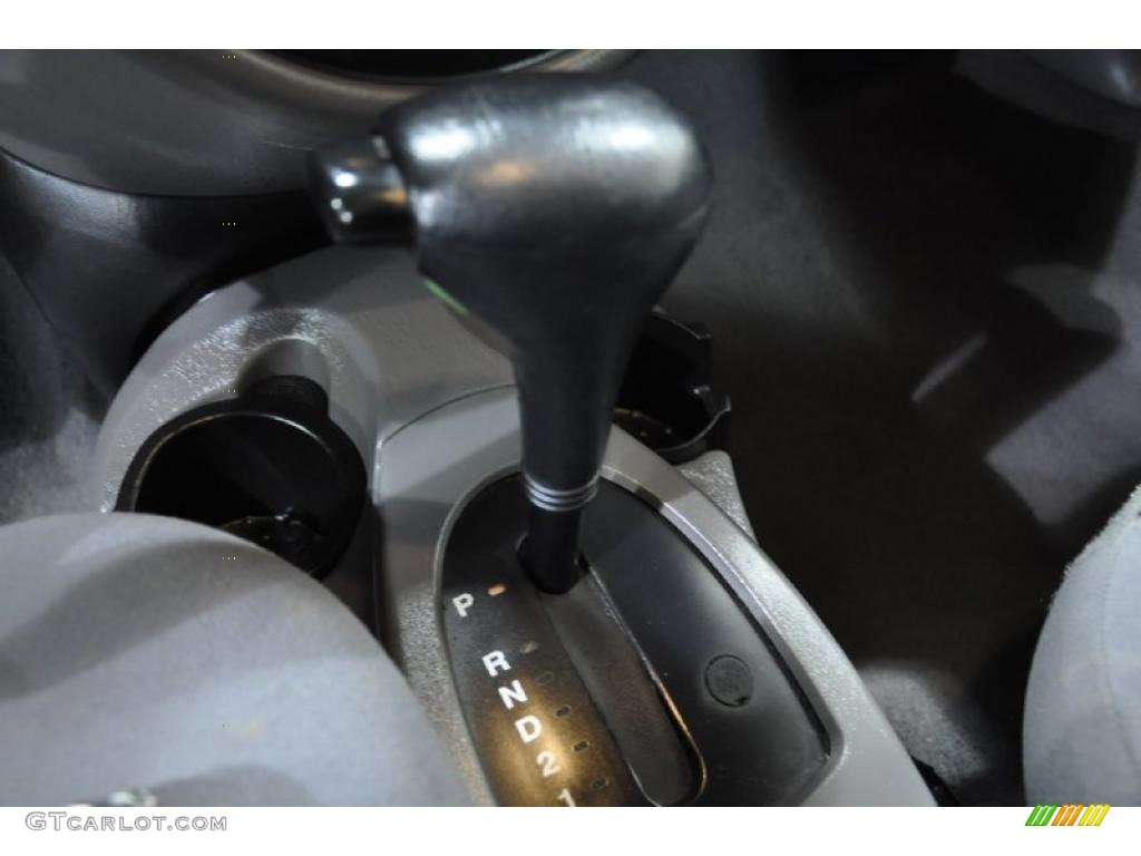 2004 Ford Focus SE Sedan 4 Speed Automatic Transmission Photo #46198139