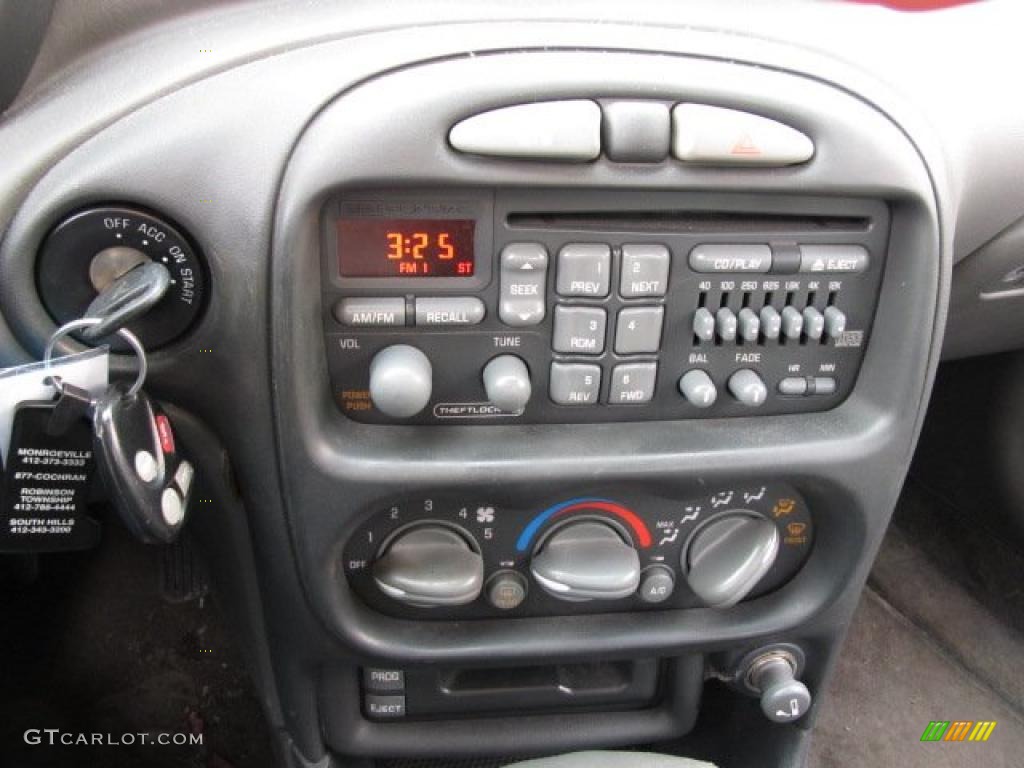 2000 Pontiac Grand Am GT Sedan Controls Photo #46198511