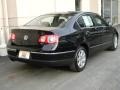 Deep Black - Passat Turbo Sedan Photo No. 3