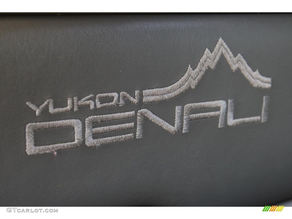 2002 GMC Yukon XL Denali AWD Marks and Logos Photo #46202456