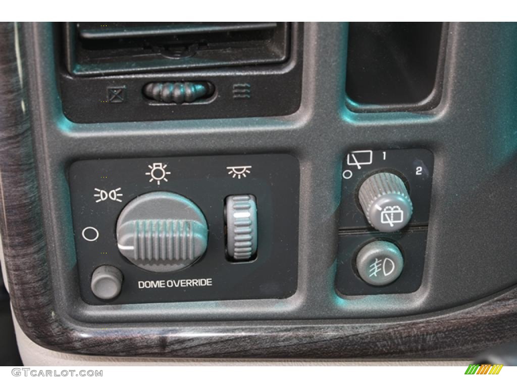 2002 GMC Yukon XL Denali AWD Controls Photo #46202570