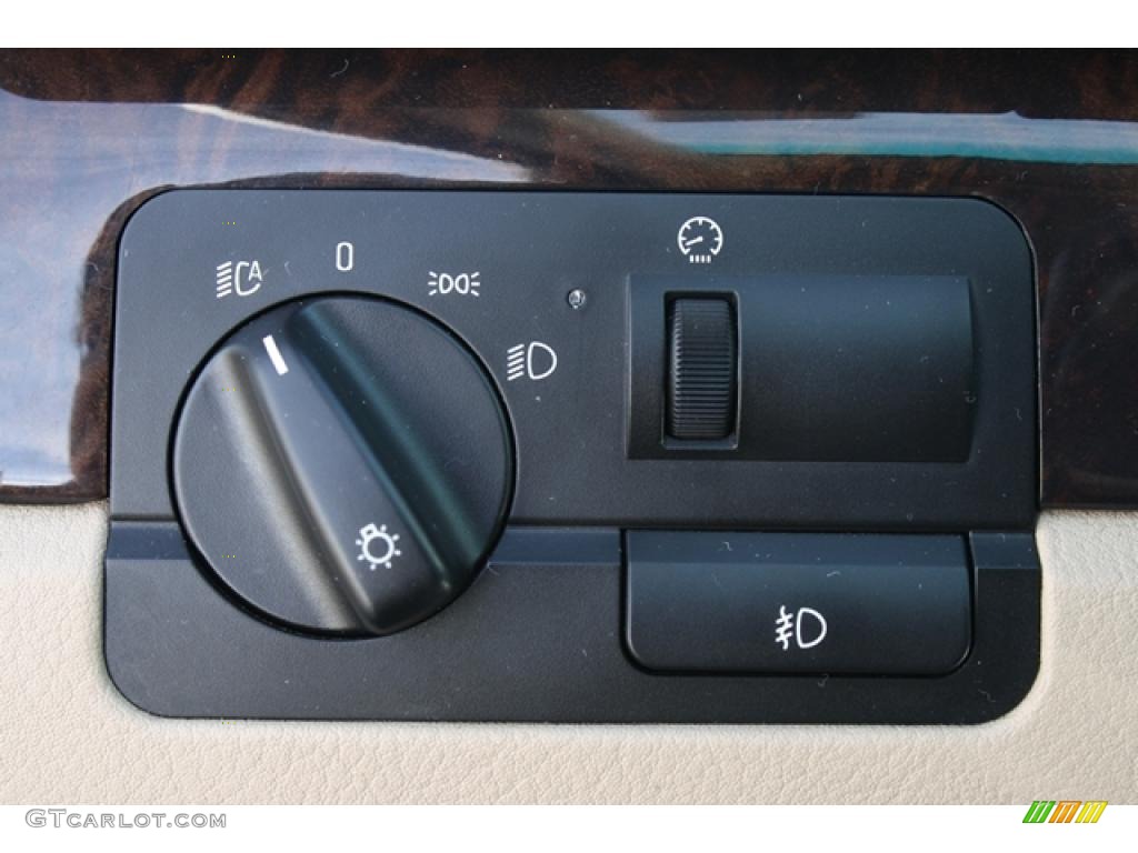 2003 BMW 3 Series 325xi Wagon Controls Photo #46202903