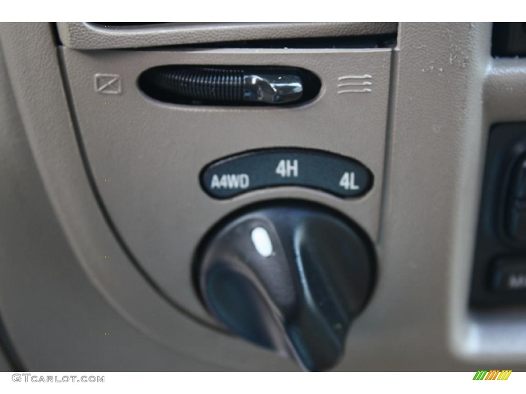 2000 Ford Expedition Eddie Bauer 4x4 Controls Photo #46204406