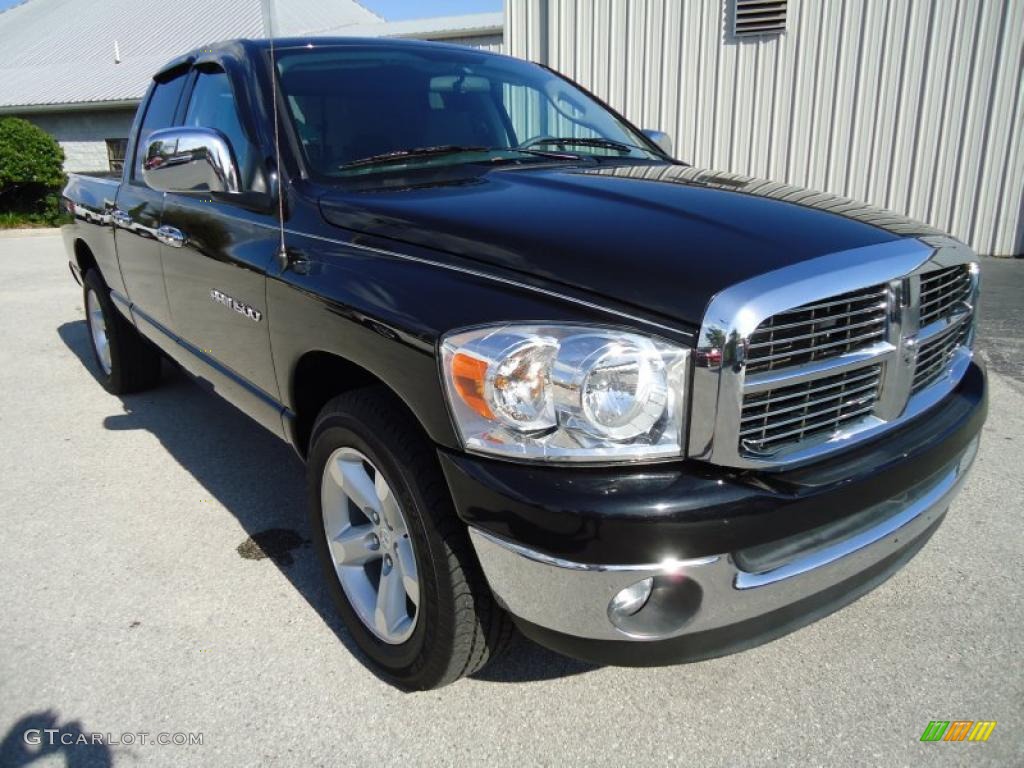 2007 Ram 1500 ST Quad Cab - Brilliant Black Crystal Pearl / Medium Slate Gray photo #13