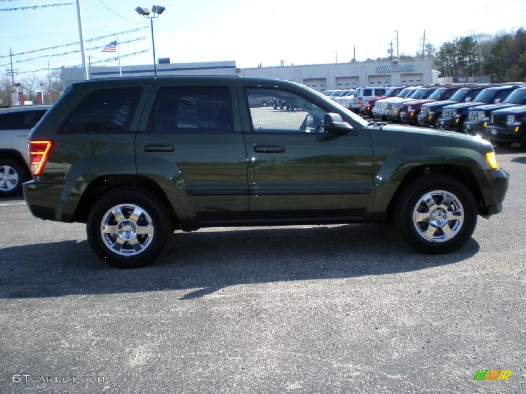 2008 Grand Cherokee Laredo 4x4 - Jeep Green Metallic / Dark Slate Gray/Light Graystone photo #4
