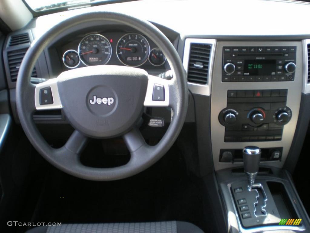2008 Grand Cherokee Laredo 4x4 - Jeep Green Metallic / Dark Slate Gray/Light Graystone photo #11