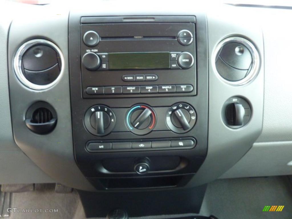 2006 Ford F150 STX Regular Cab 4x4 Controls Photo #46205639