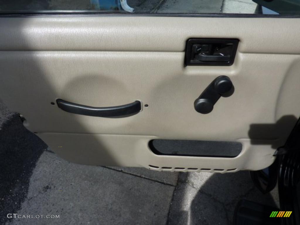 2004 Wrangler Sahara 4x4 - Black / Khaki photo #14