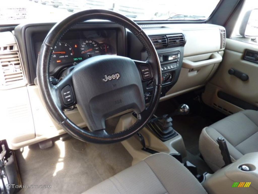 2004 Wrangler Sahara 4x4 - Black / Khaki photo #16