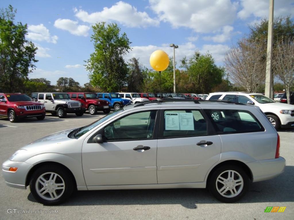 CD Silver Metallic 2001 Ford Focus SE Wagon Exterior Photo #46207190