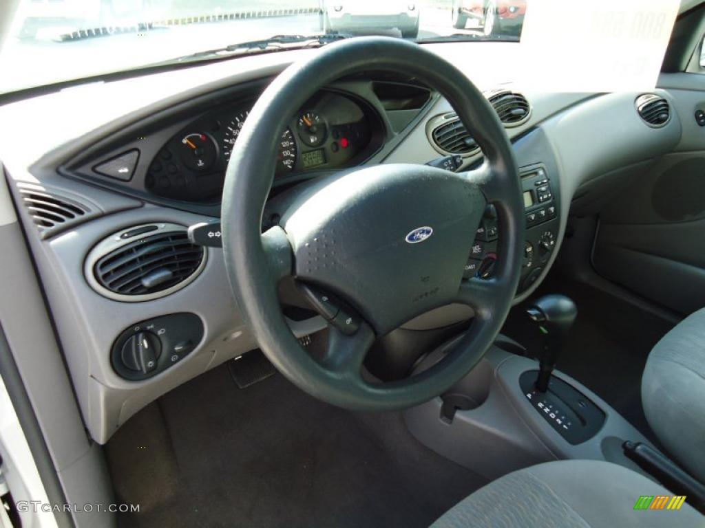2001 Ford Focus SE Wagon Medium Graphite Grey Dashboard Photo #46207250