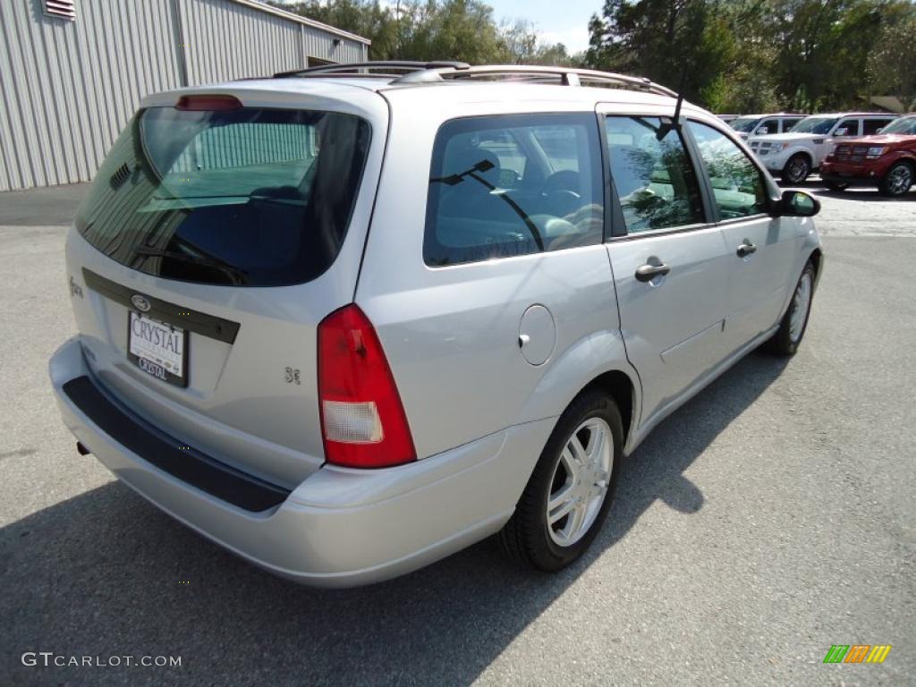 CD Silver Metallic 2001 Ford Focus SE Wagon Exterior Photo #46207322