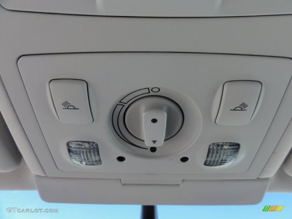 2004 Audi A6 3.0 quattro Avant Controls Photo #46210391