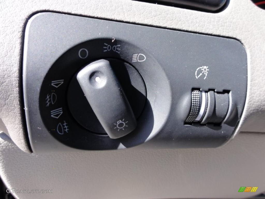 2004 Audi A6 3.0 quattro Avant Controls Photo #46210478