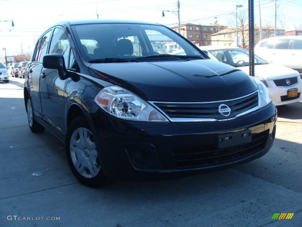 2010 Versa 1.8 S Hatchback - Espresso Black / Charcoal photo #1