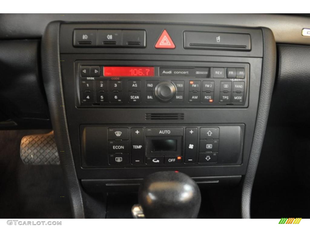 1999 Audi A4 1.8T quattro Sedan Controls Photo #46219682