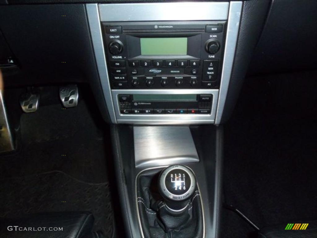 2004 Volkswagen R32 Standard R32 Model 6 Speed Manual Transmission Photo #46227914