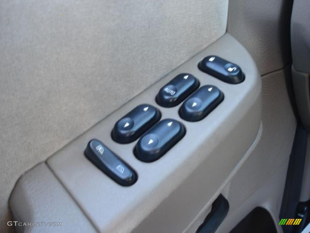 2005 Explorer XLT 4x4 - Mineral Grey Metallic / Medium Parchment photo #18