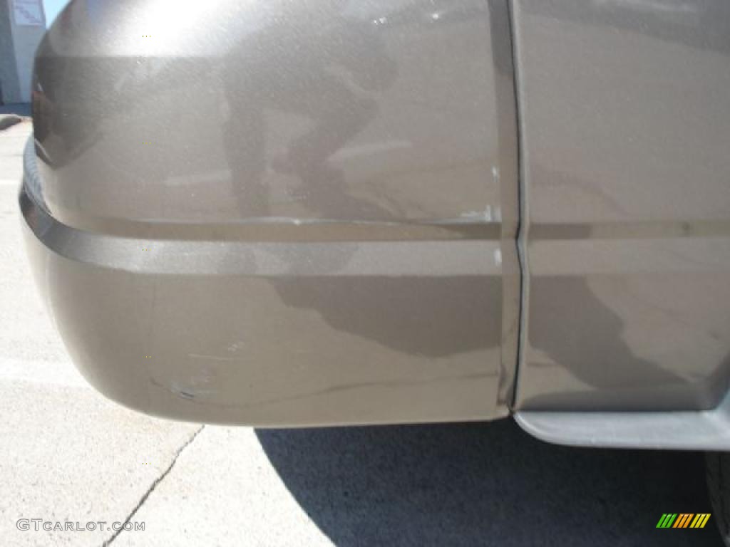 2005 Explorer XLT 4x4 - Mineral Grey Metallic / Medium Parchment photo #28