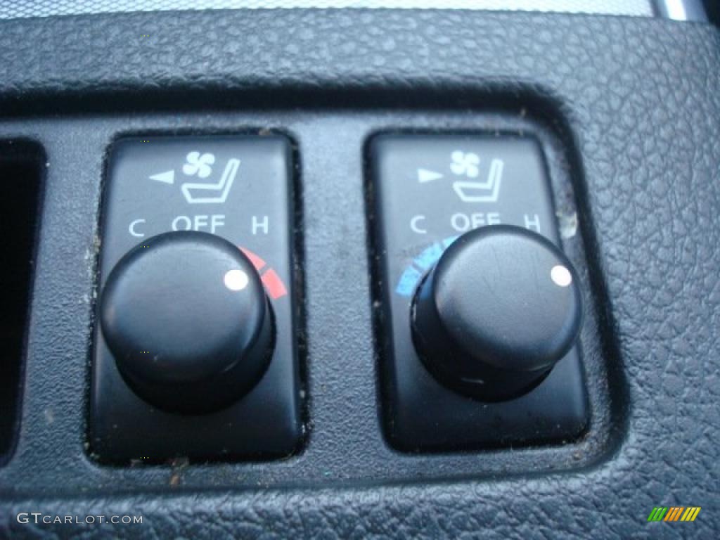 2004 Infiniti QX 56 4WD Controls Photo #46230533