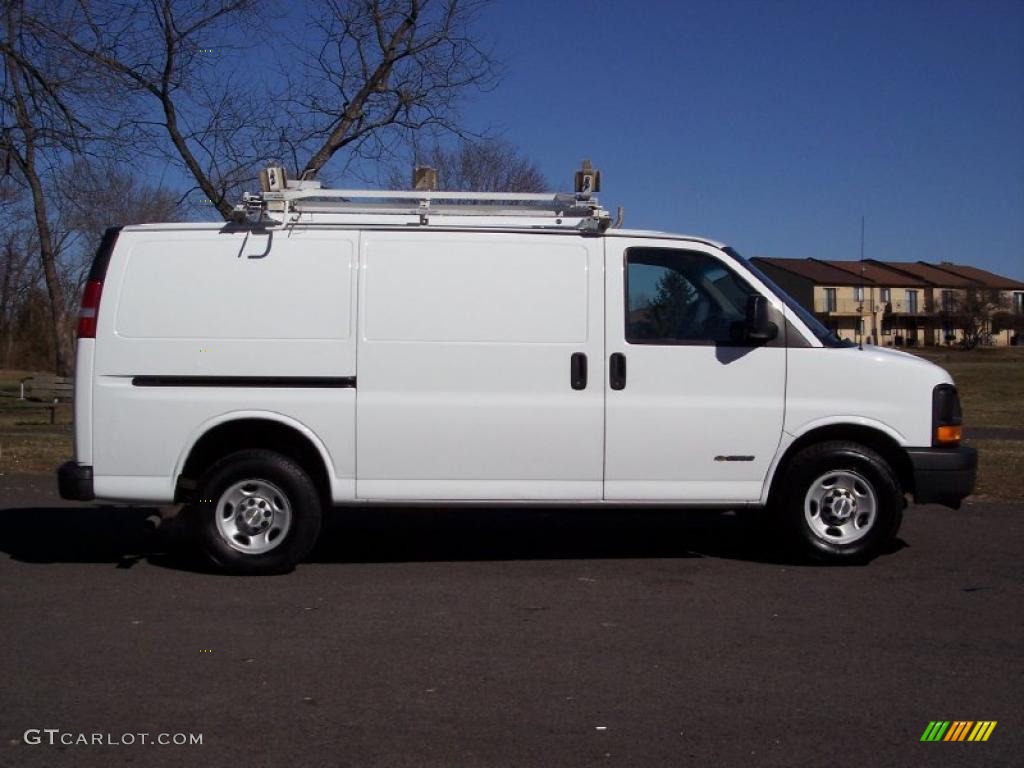 Summit White 2005 Chevrolet Express 2500 Commercial Van Exterior Photo #46231895
