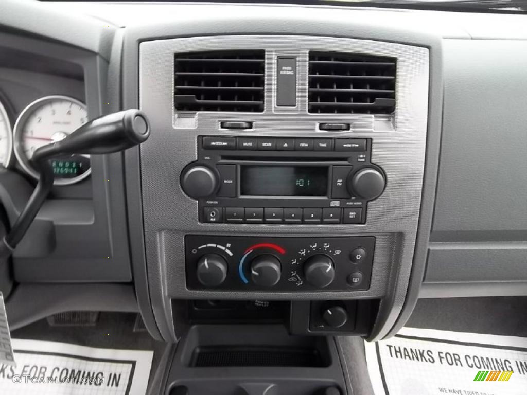 2006 Dodge Dakota SLT TRX4 Club Cab 4x4 Controls Photo #46233653