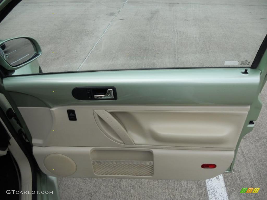 2007 Volkswagen New Beetle 2.5 Coupe Cream Door Panel Photo #46234340