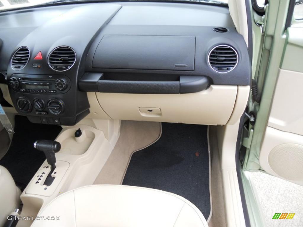 Cream Interior 2007 Volkswagen New Beetle 2.5 Coupe Photo #46234385