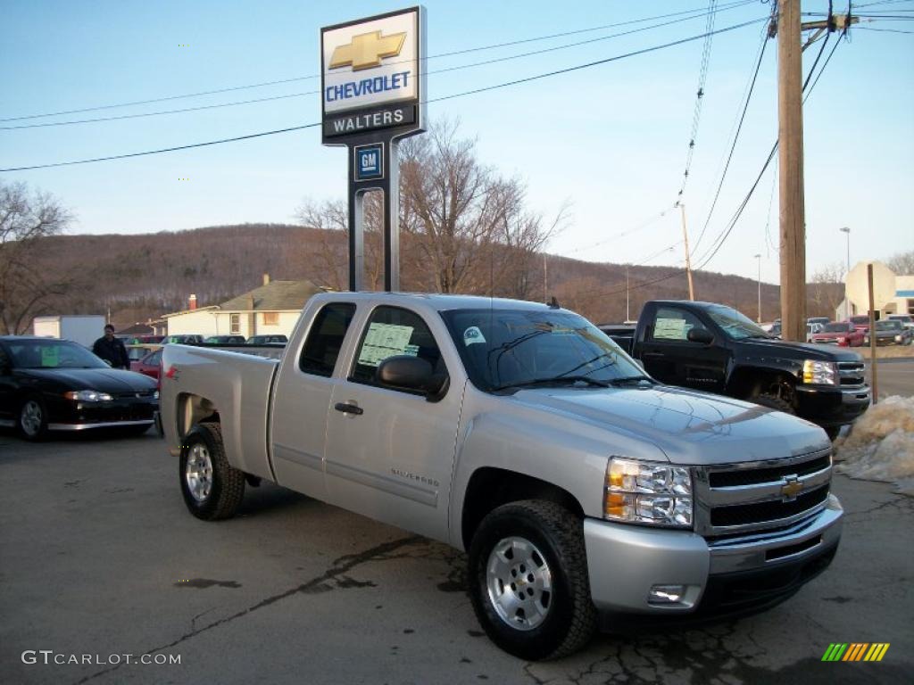 2011 Silverado 1500 LT Extended Cab 4x4 - Sheer Silver Metallic / Ebony photo #3