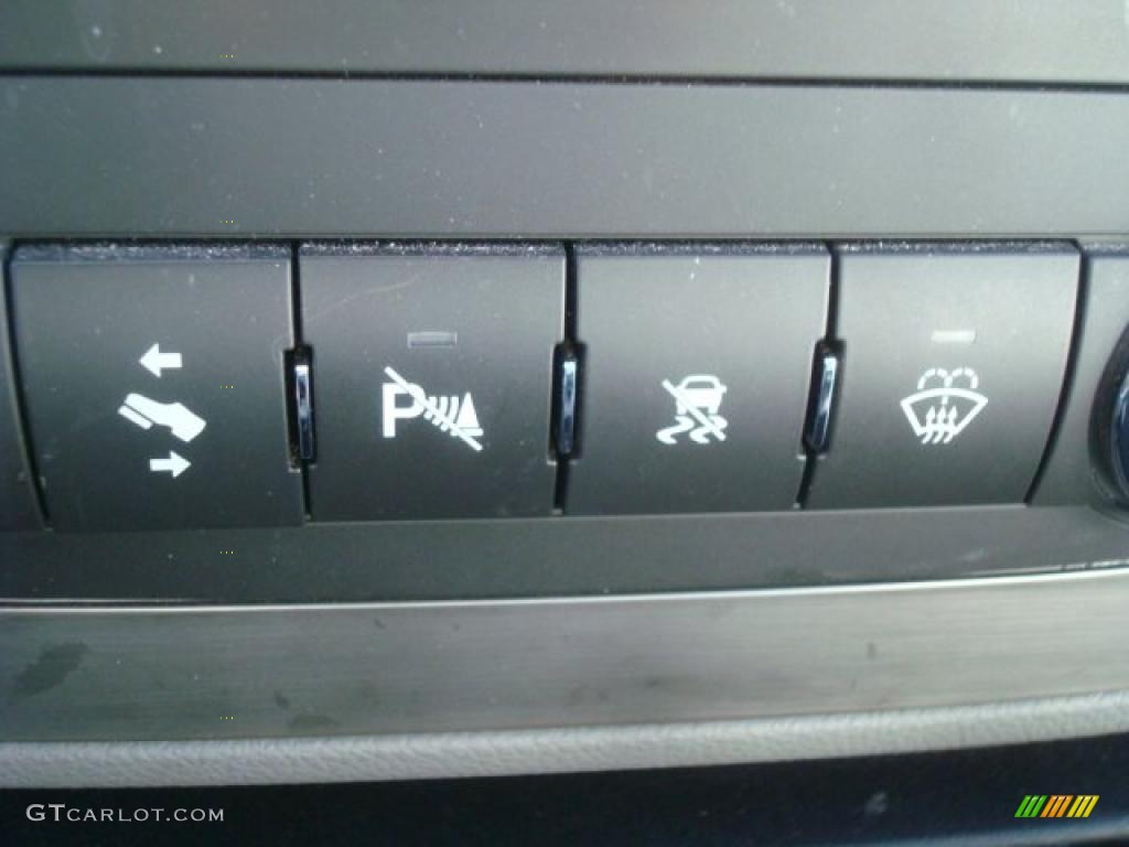 2007 GMC Sierra 1500 SLT Crew Cab 4x4 Controls Photo #46237364