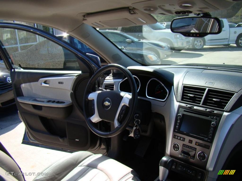 2009 Traverse LTZ - Cyber Gray Metallic / Light Gray/Ebony photo #21