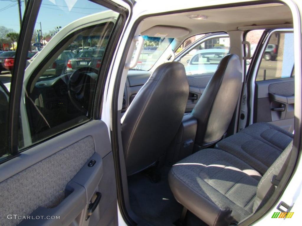 2002 Explorer XLS 4x4 - Oxford White / Graphite photo #11