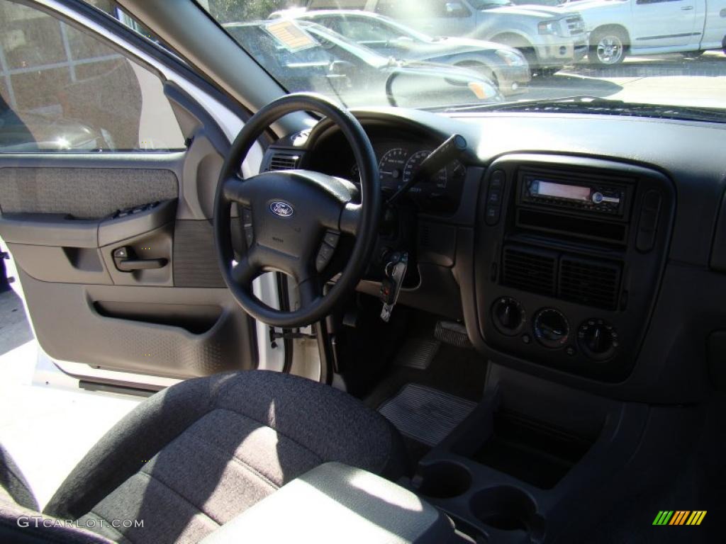 2002 Explorer XLS 4x4 - Oxford White / Graphite photo #18